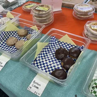 food, cupcakes