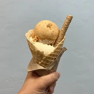 Vegan Coconut Sweet Potato Gelato and Cookie Butter Gelato in a cone