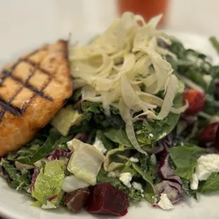 Grilled salmon kale salad