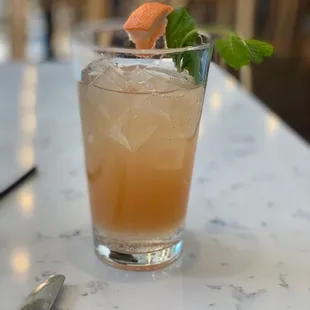 Grapefruit mock tail:  tonic, grapefruit juice, mint