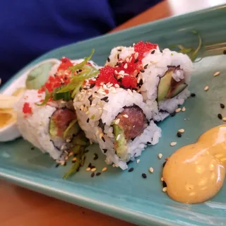 Spicy Tuna & Avocado Roll*