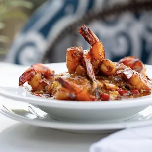 a plate of shrimp and grits