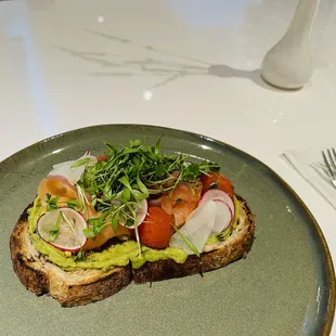 Avo toast + smoked salmon