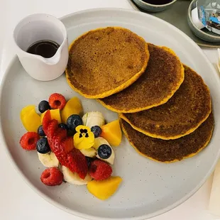 Carrot pancakes with fruits