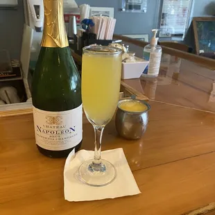 Bottomless mimosas and they weren't even on the menu! They misspoke when I called ahead...without batting an eye the waitress honored it!