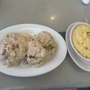 Biscuit and gravy, grits