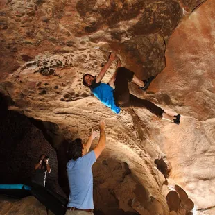 Steve Marek working Dry Heaves, Hueco Tanks.