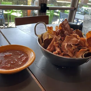 Hot sauce and co of lo it