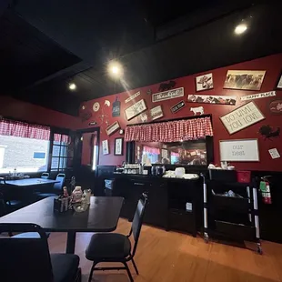 Interior - 3 rooms to dine in