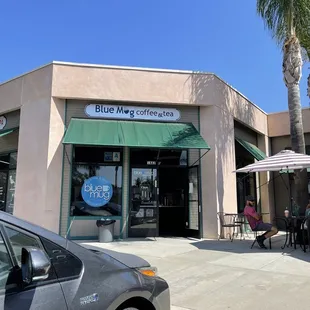 the outside of a coffee shop