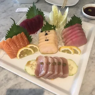 Medium Sashimi Combo (25pcs)