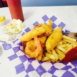 Catfish and shrimp basket w/coleslaw. Delish!