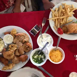 food, chicken wings, chicken, bbq wings, fried chicken, fried chicken wings, poultry, bbq chicken, chicken wings and fried chicken