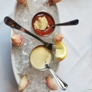 Chilled snow crab claws