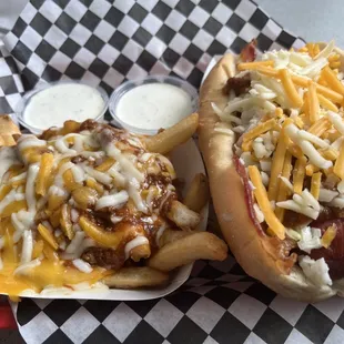 Dirty dog basket with chili and cheese on the fries