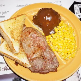 Steak with mashed potatoes and corn with toast