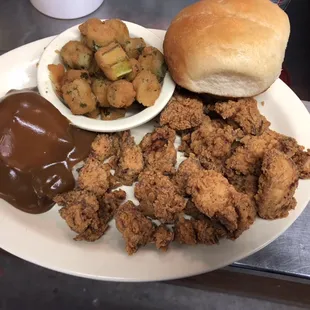 chicken wings and fried chicken, bbq chicken, fried chicken wings, chicken, bbq wings, chicken wings, fried chicken, poultry, food