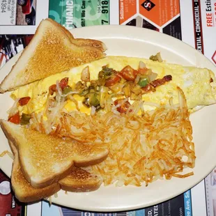Vegetable omelette with crispy hash browns and toast