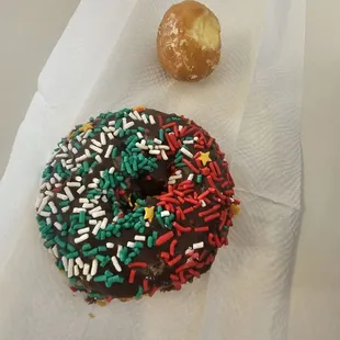 Xmas donut. A bit too cakey. Thanks for the donut holes