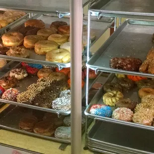 Now which Donuts do I wanna take home, let me have'em all.