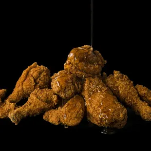 food, bbq chicken, bbq wings, poultry, chicken, fried chicken wings, fried chicken, chicken wings, chicken wings and fried chicken