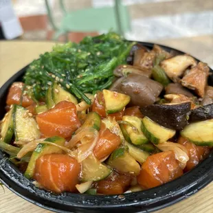 Salmon poke bowl