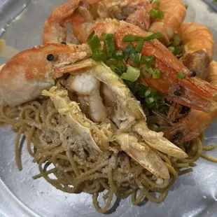 Prawn and shrimp with garlic noodle