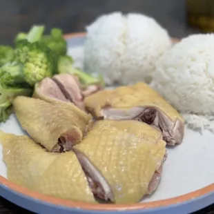 海南雞飯。its not on the menu but they have it if you ask. Its not great. But its what i wanted when i saw 海南雞粥 on the menu.