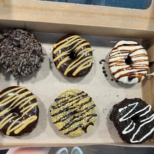 six donuts in a box
