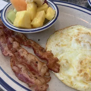 eggs, bacon, and fruit