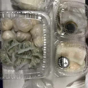 Milk mantou, shrimp dumplings, chive dumplings, beef rice roll, shrimp rice roll, sweet cup dessert