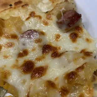 Mac n cheese and little sausages pizza!