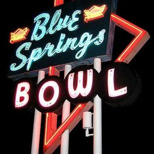 The historic, retro Blue Springs Bowl sign.