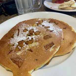 Apple cinnamon pancakes