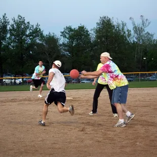 Adult coed Kickball leagues