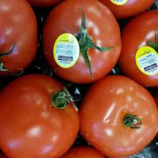 a pile of tomatoes
