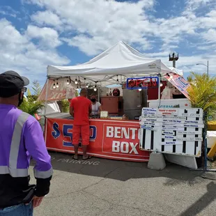 The tent got smaller, but the food is da same!