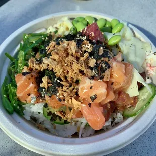 Classic Hawaiian, Furikake Salmon, Salmon, Crab Salad, Cucumber, White Onion, Mac Salad, Wakame, Green Onions, Edamame, Ginger w/ White Rice