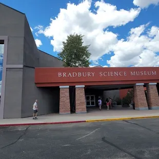 the entrance to the bradmore science museum