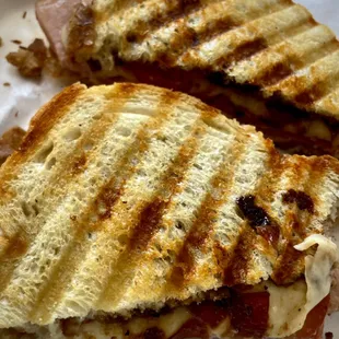 HOT HAM-Hot Ham &amp; Cheese