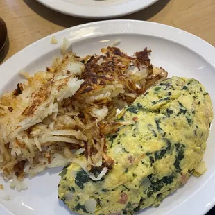 Veggie omelet and hash browns