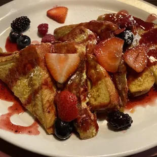 BERRY FRENCH TOAST