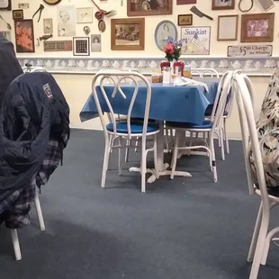 All the decor just arranged nicely.