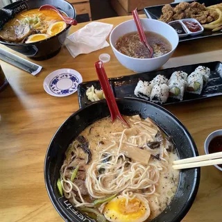 Red Tonkotsu (thin noodle)