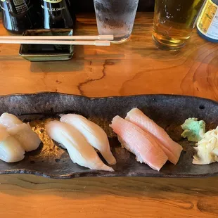 Nigiri (scallop, ?, salmon)