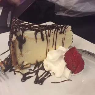 CHEESECAKE WITH CHOCOLATE DRIZZLE