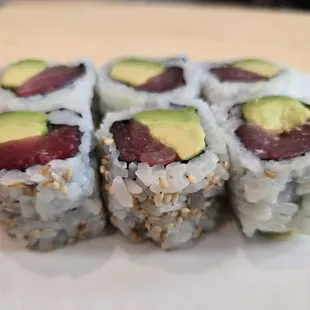 Tuna avocado roll