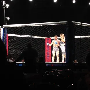 Ms.Kentucky congratulates the first match winner.  Neat!