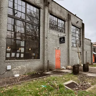 The entrance to Bluegrass Distillers.