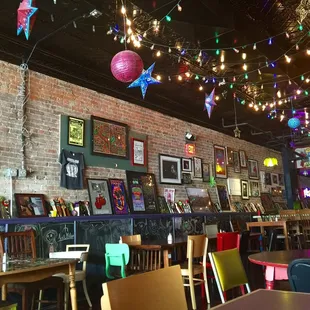I love the eclectic dining area.